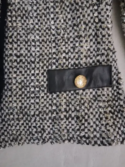 Chaqueta de tweed con botones dorados - miniatura 2