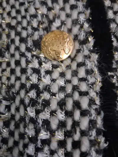 Chaqueta de tweed con botones dorados - miniatura 4