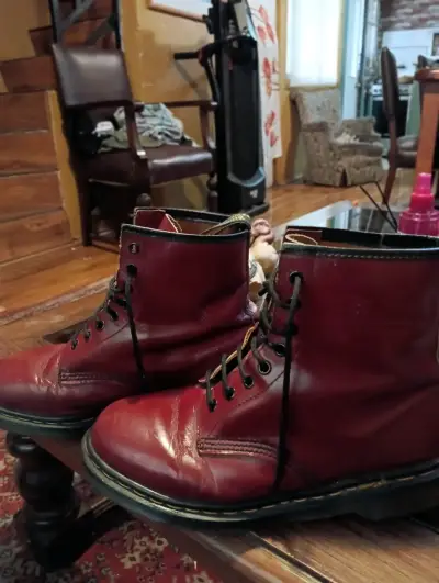 Botas Dr. Martens de cuero rojo - miniatura 2