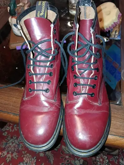 Botas Dr. Martens de cuero rojo - miniatura 3