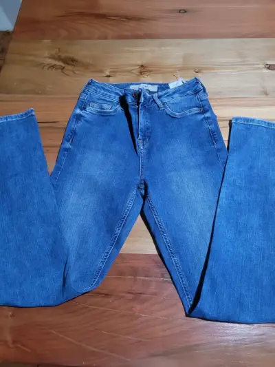 Jeans azul clásico para mujer - miniatura 1
