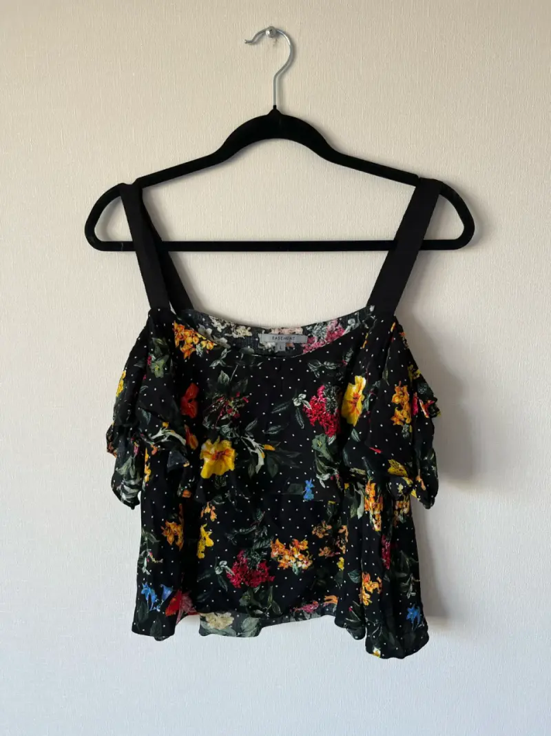 Blusa floral Basement negra con tirantes