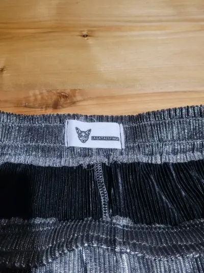 Pantalones plateados brillantes para mujer - miniatura 2