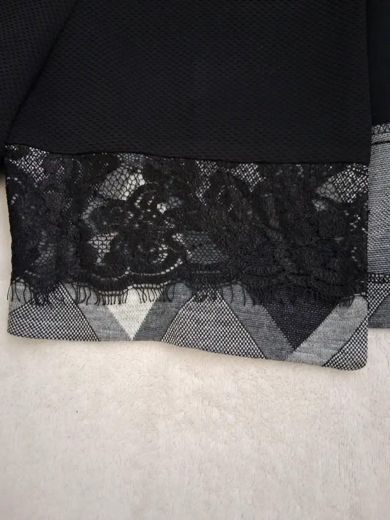 Chaqueta corta negra con encaje - 3
