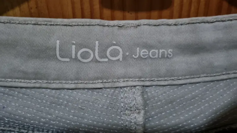 Jeans beige Liola con diseño rasgado - 3