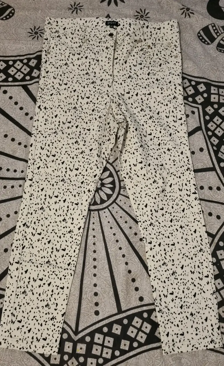 Pantalones estampados en blanco y negro Patt - 2