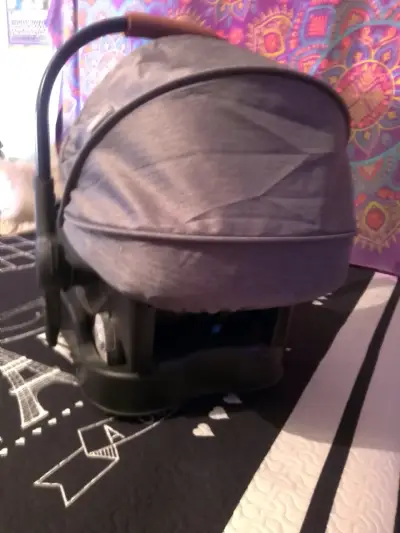 Silla de auto Bebesit negra en buen estado - miniatura 3