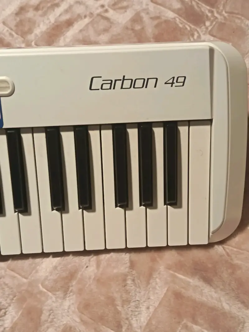Teclado MIDI Samson Carbon 49 teclas - 2
