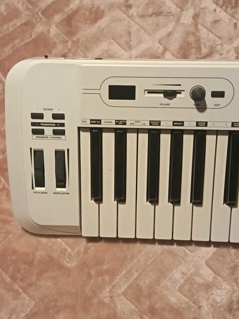 Teclado MIDI Samson Carbon 49 teclas - 3