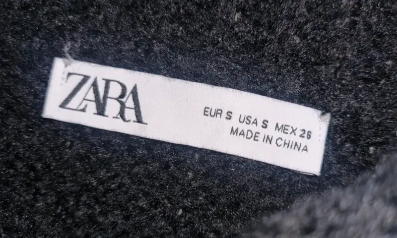 Suéter negro Zara de cuello alto para mujer - 3