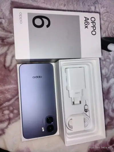 Smartphone Oppo A6x con caja y accesorios - miniatura 1