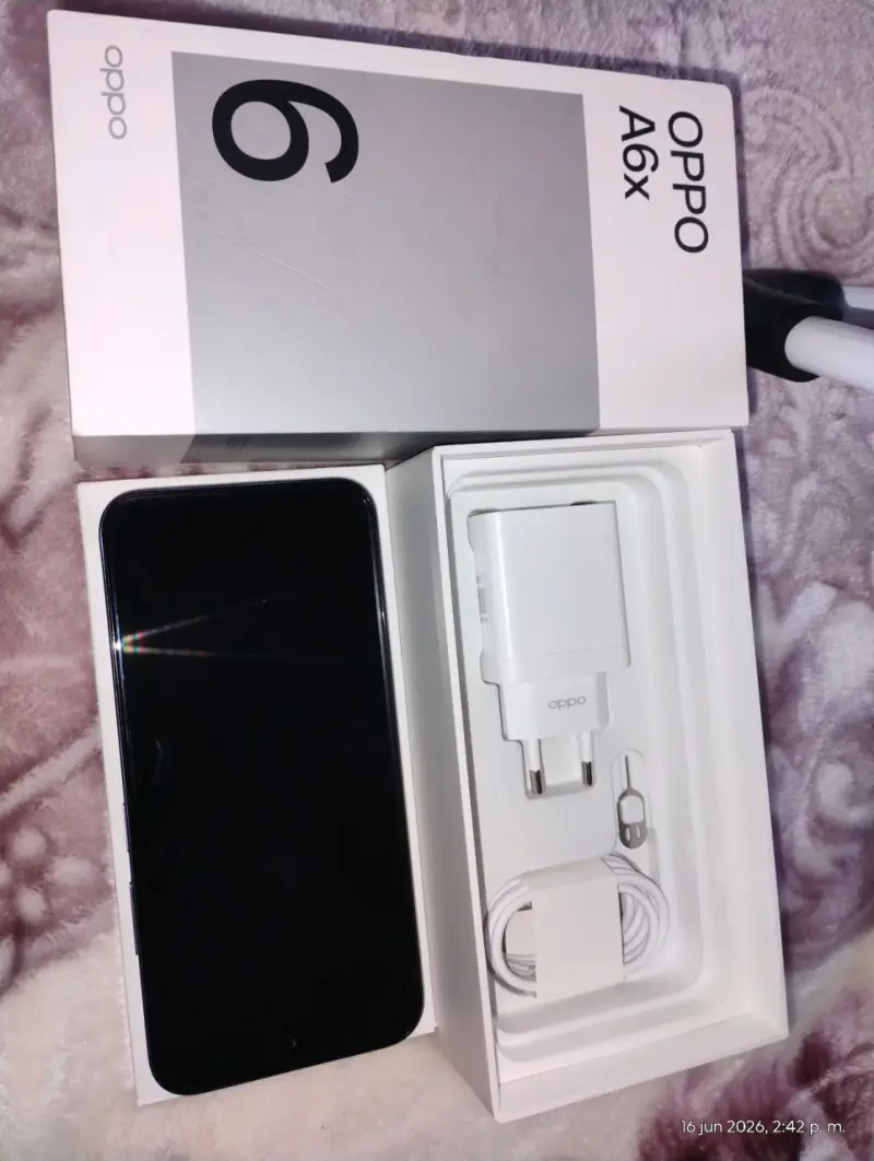 Smartphone Oppo A6x con caja y accesorios - 3