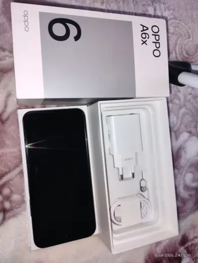 Smartphone Oppo A6x con caja y accesorios - miniatura 3