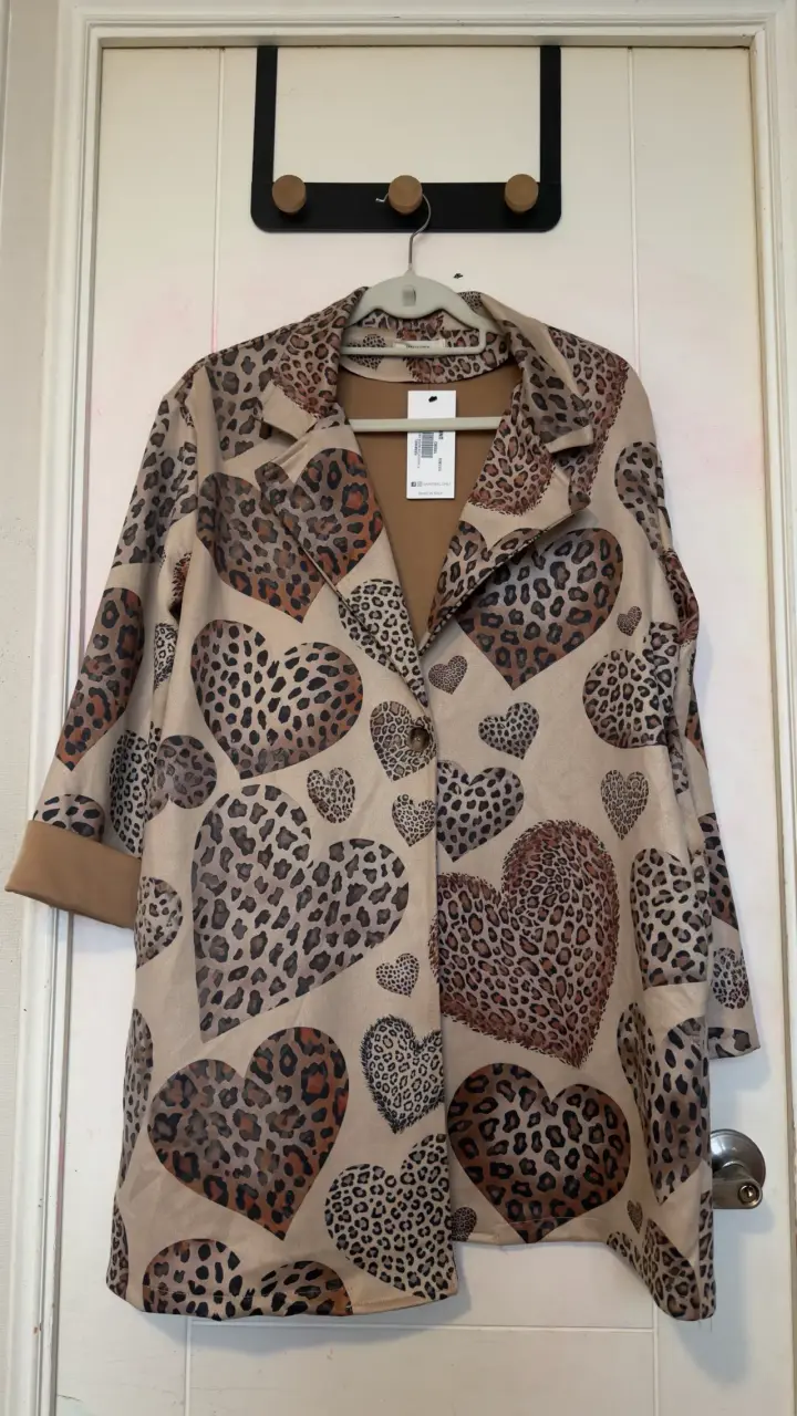 Abrigo estampado de corazones animal print - 1