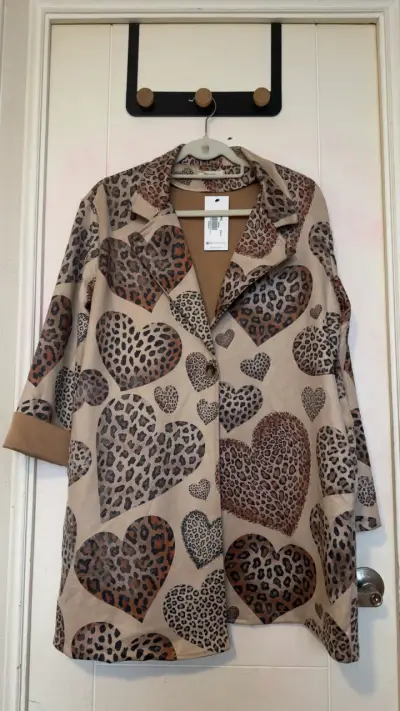 Abrigo estampado de corazones animal print - miniatura 1