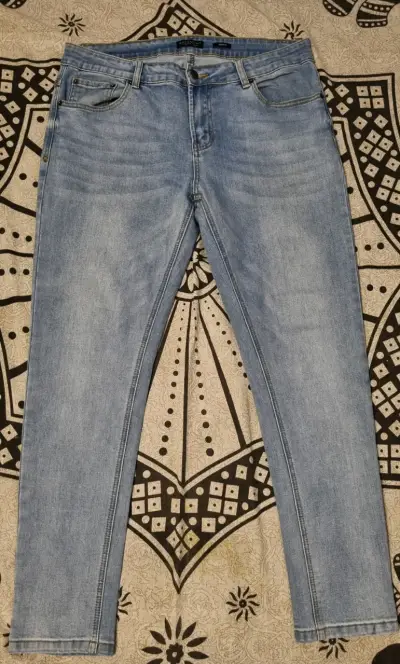 Jeans azul claro Basement para hombre - miniatura 1