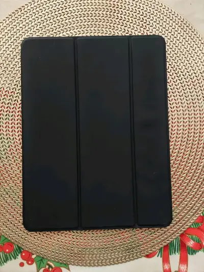 iPad dorado en buen estado - miniatura 5