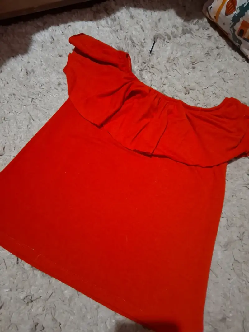 Polera roja con volantes para mujer - 1