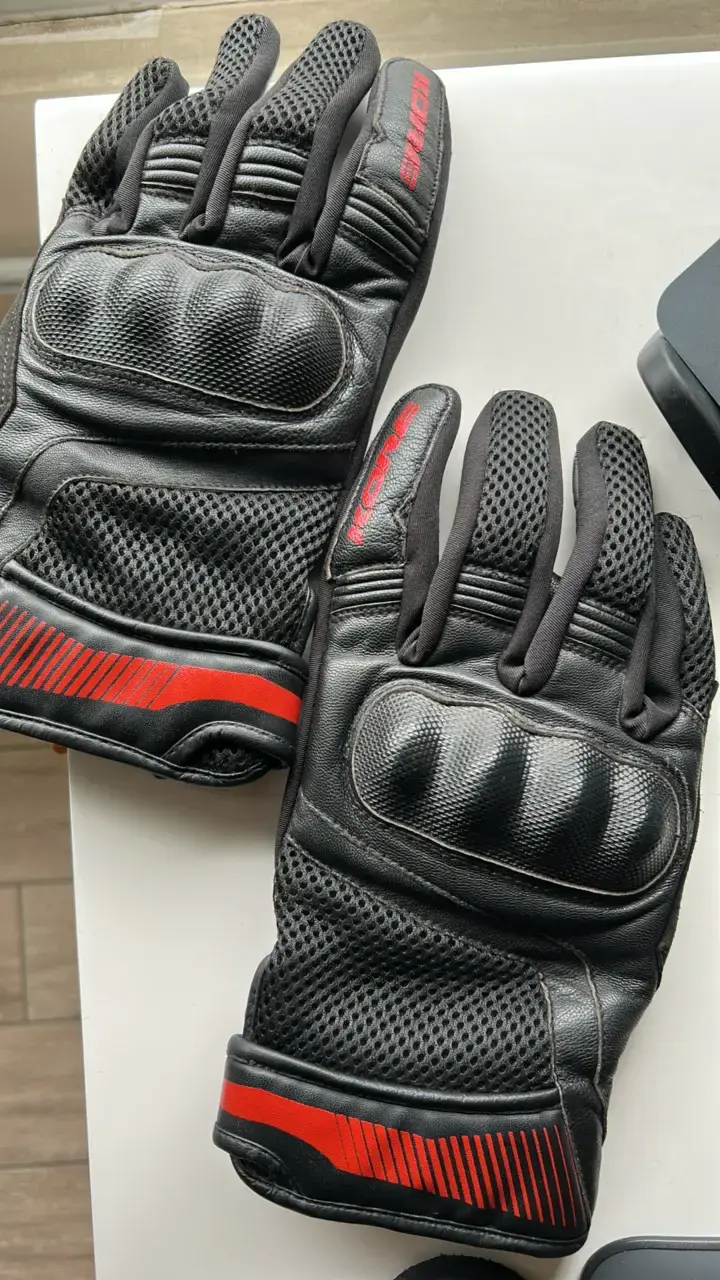 Guantes de moto negros marca Kore - 1