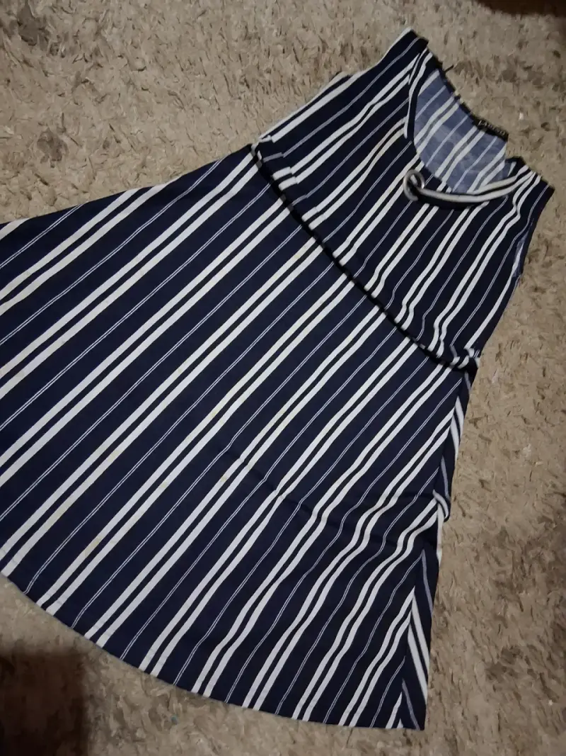 Vestido a rayas azul y blanco sin mangas - 1