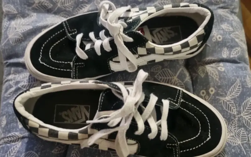 Zapatillas Vans negras con diseño ajedrez - 1