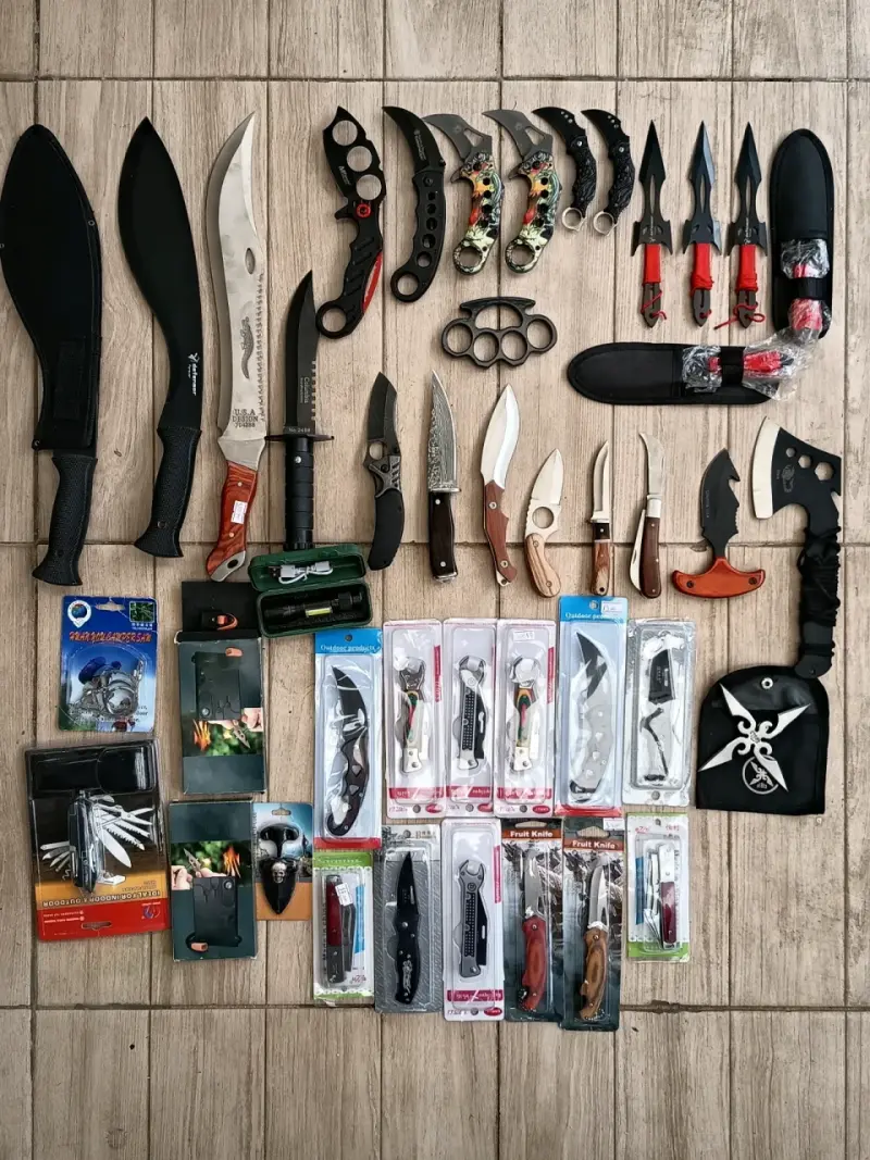 Colección de cuchillos y herramientas tácticas - 1