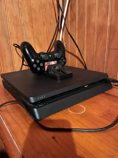 PlayStation 4 - miniatura 1