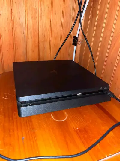 PlayStation 4 - miniatura 3