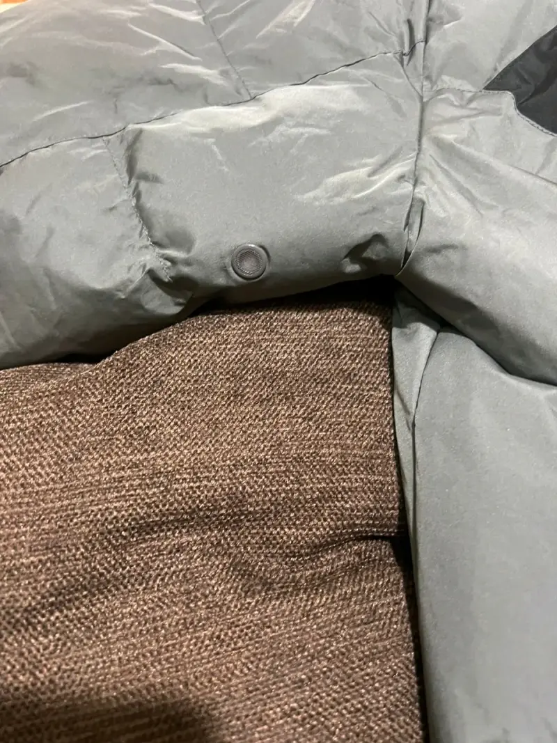 Chaqueta acolchada gris para invierno - 3