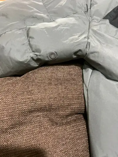 Chaqueta acolchada gris para invierno - miniatura 3
