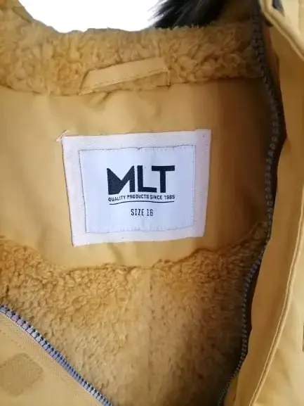 Chaqueta Amarilla con Capucha MLT - 4