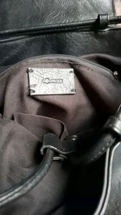 Mochila de cuero negra con bolsillos - miniatura 2