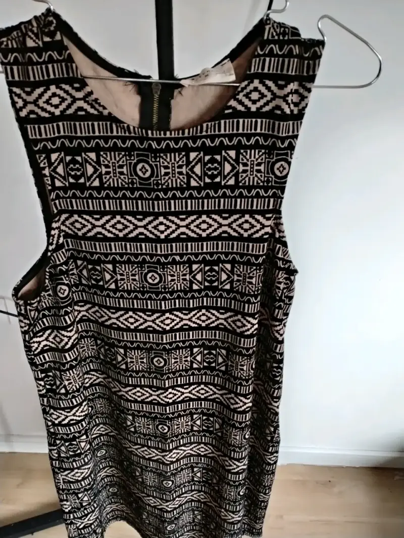 Vestido sin mangas con estampado geométrico - 2