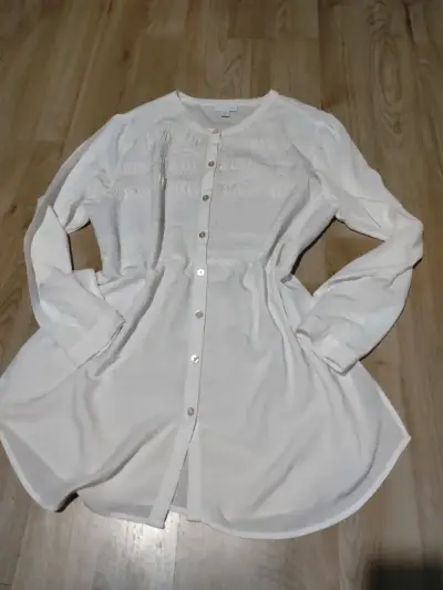 Blusa blanca de manga larga con botones - miniatura 1