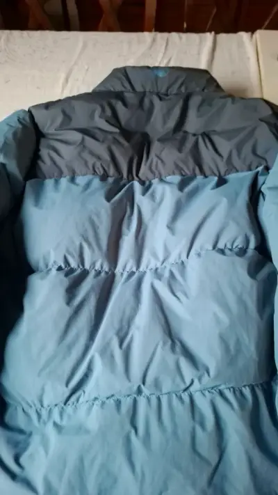 Chaqueta acolchada azul para invierno - miniatura 3