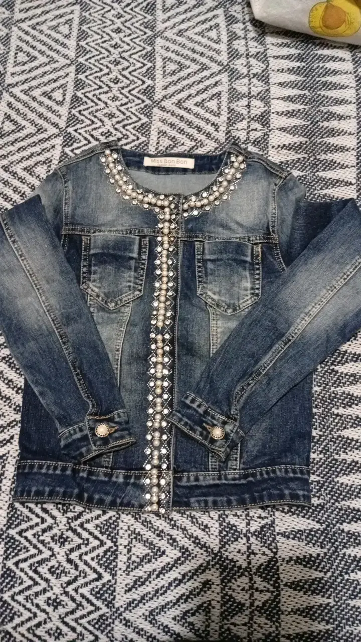 Chaqueta de mezclilla con perlas Miss Bon Bon