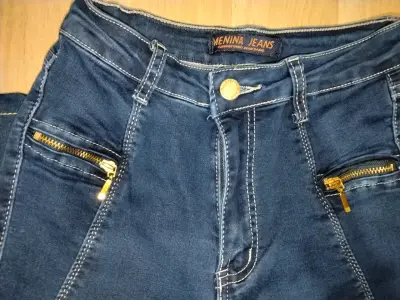 Jeans azul oscuro con cierres dorados - miniatura 2