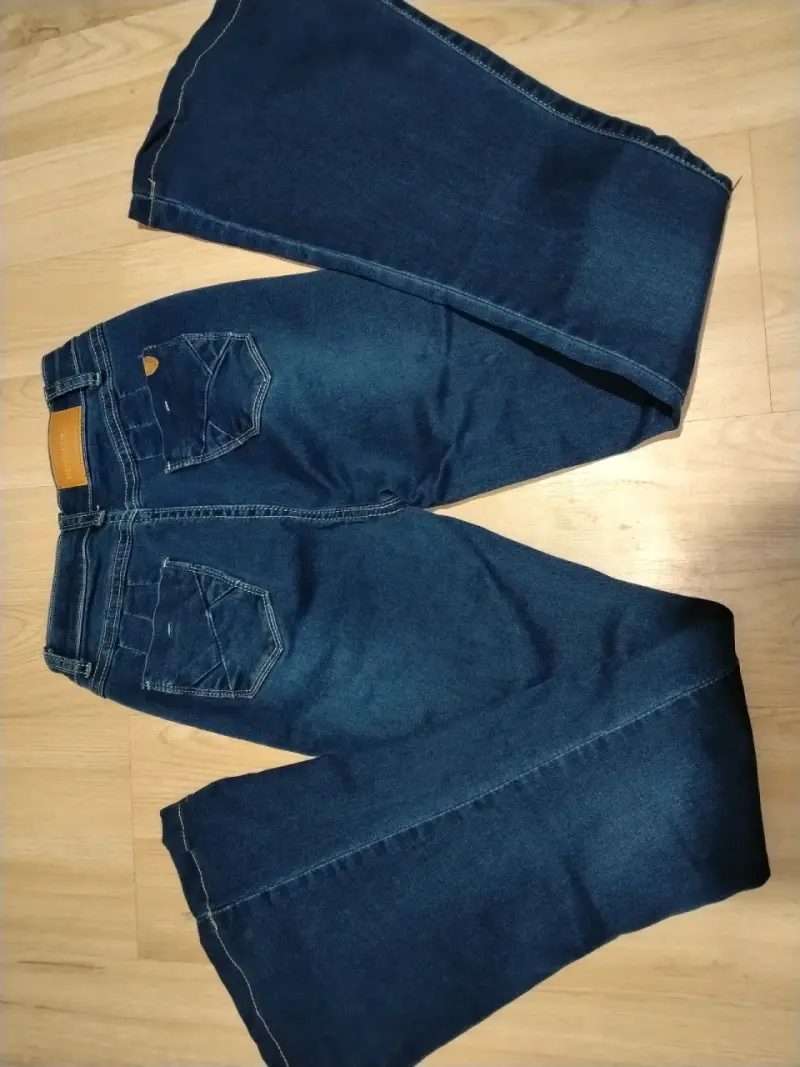 Jeans azul oscuro con cierres dorados - 3