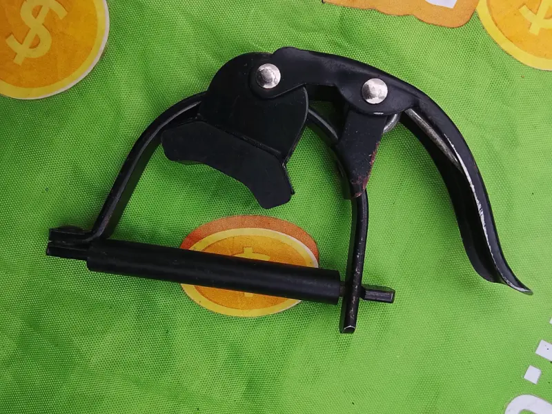 Capo de guitarra metálico negro - 1