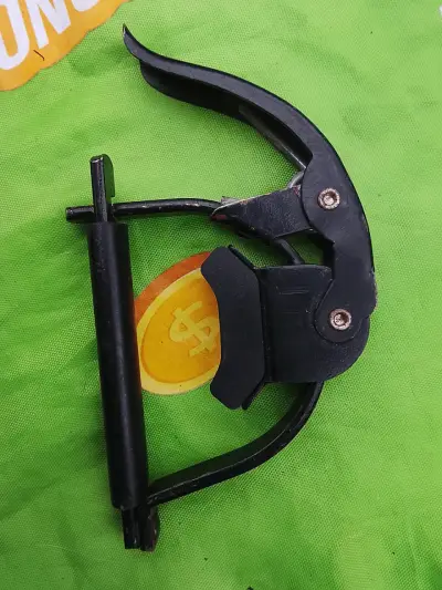Capo de guitarra metálico negro - miniatura 6
