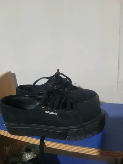 Zapatillas negras Superga de plataforma - miniatura 2