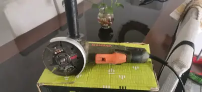 Esmeril angular Bauker con caja - miniatura 2