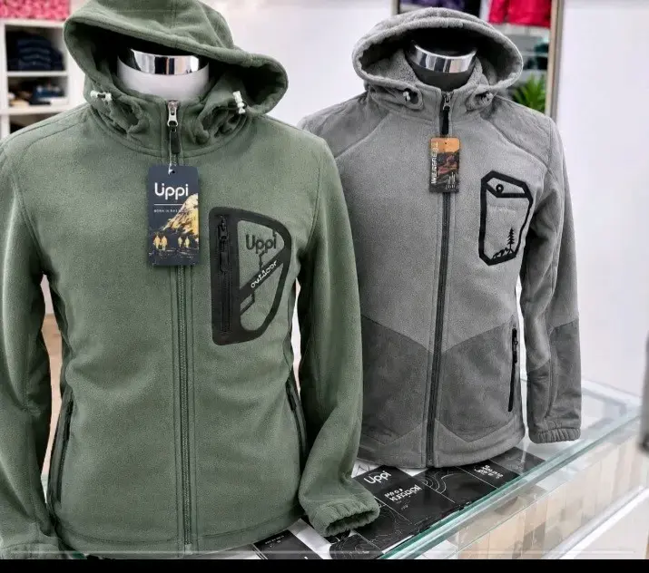 Chaqueta polar con capucha para hombre