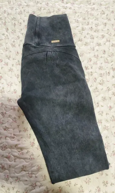 Jeans calza gris oscuro de mujer - miniatura 1