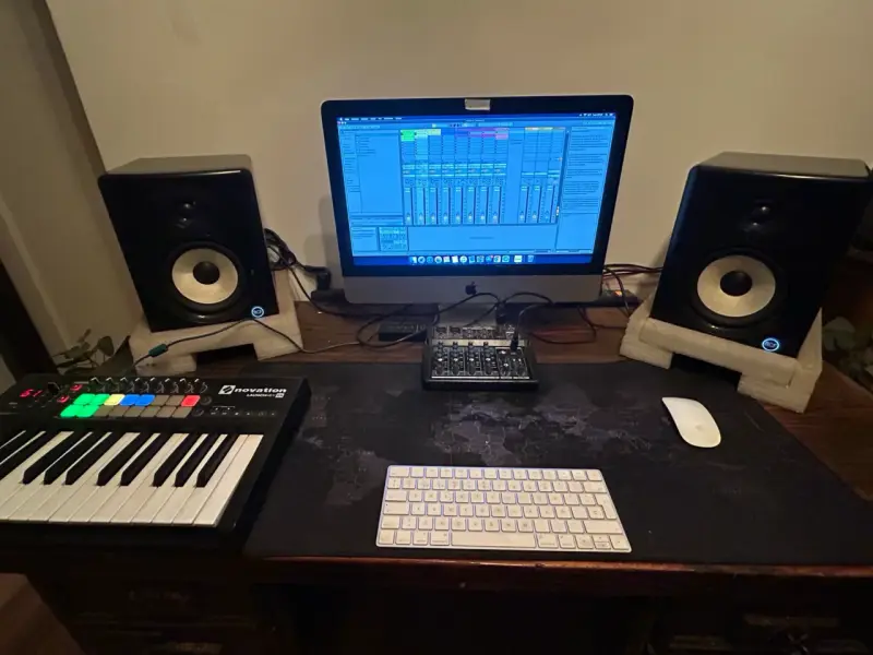 Estudio de grabación completo con monitor y teclado MIDI - 1