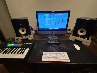 Estudio de grabación completo con monitor y teclado MIDI - miniatura 1