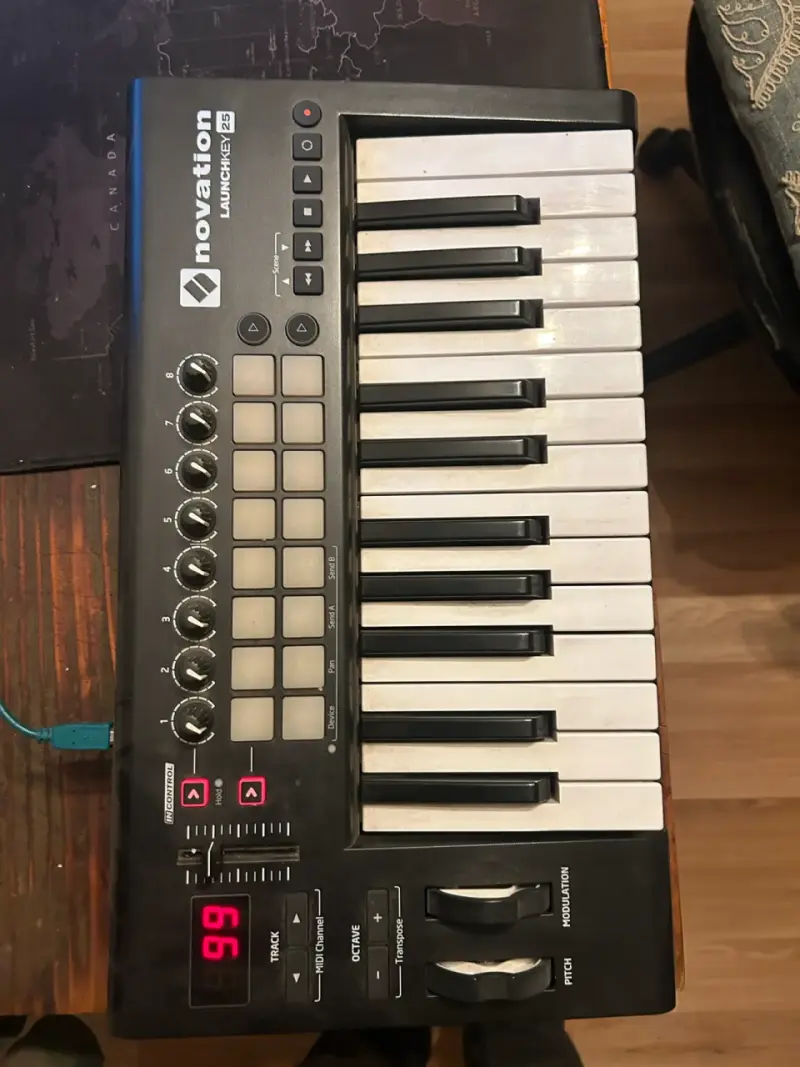 Estudio de grabación completo con monitor y teclado MIDI - 4