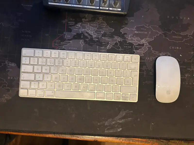 Estudio de grabación completo con monitor y teclado MIDI - 5