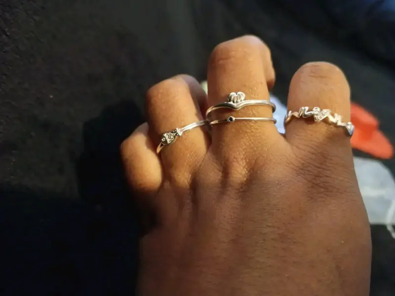 Set de anillos de plata con diseño delicado - 2