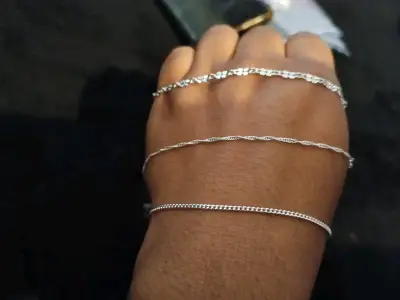 Set de anillos de plata con diseño delicado - miniatura 4